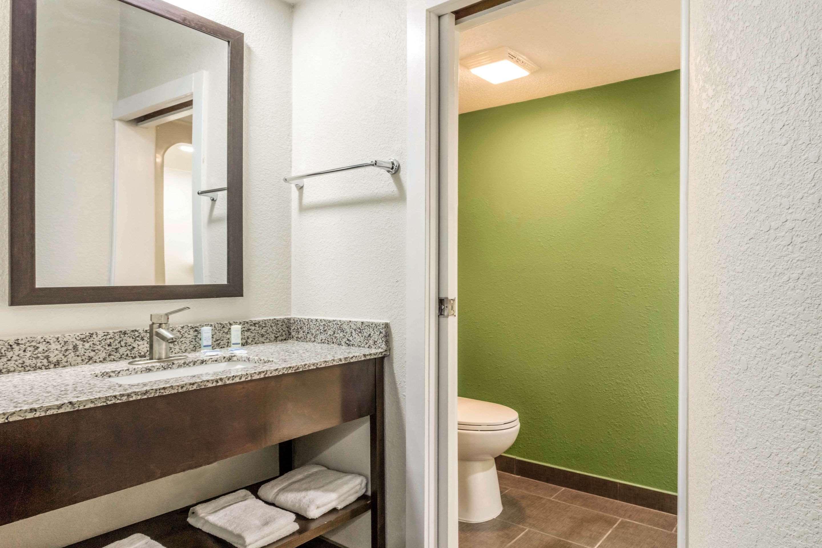 Travelodge By Wyndham Flowood Εξωτερικό φωτογραφία